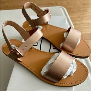 Steve Madden sandals. Women size 7. Rose gold color